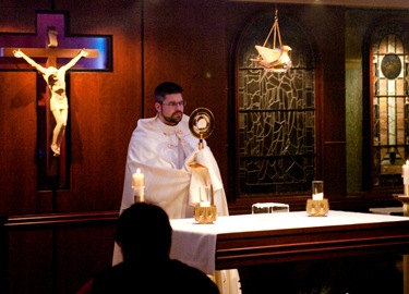 Leaders of the youth and young adult ministry of the Archdiocese of Boston gather at the Pastoral Center for an evening of networking and collaboration led by father Matt Williams of the Office for the New Evangelization of Youth and Young Adults.<br />
Pilot photo/ Neil W. McCabe 