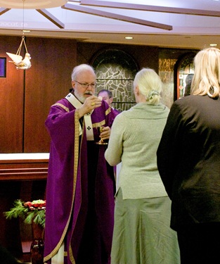 Boston members of the Order of Malta gather at the Pastoral Center of the Archdiocese of Boston Dec. 2, 2008 for Mass with Cardinal Sean P. O'Malley and a fund raising dinner.<br />
Pilot photo/ Neil W. McCabe