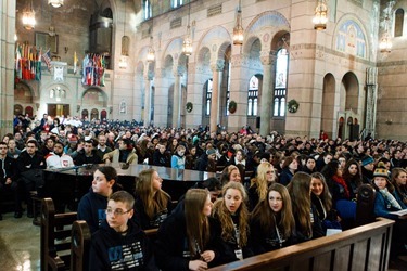 Cardinal Seán P. O'Malley gathers with the various Boston groups taking part in the 2014 March for Life at a morning Mass at the Shrine of the Sacred Heart in Washington, D.C. Jan. 22, 2014.  (Pilot photo by Gregory L. Tracy)