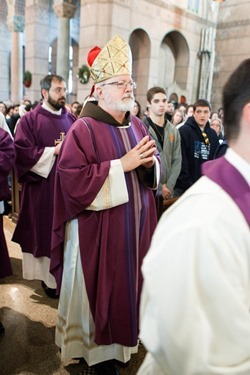 Cardinal Seán P. O'Malley gathers with the various Boston groups taking part in the 2014 March for Life at a morning Mass at the Shrine of the Sacred Heart in Washington, D.C. Jan. 22, 2014.  (Pilot photo by Gregory L. Tracy)