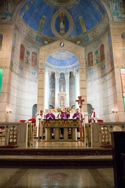 Cardinal Seán P. O'Malley gathers with the various Boston groups taking part in the 2014 March for Life at a morning Mass at the Shrine of the Sacred Heart in Washington, D.C. Jan. 22, 2014.  (Pilot photo by Gregory L. Tracy)