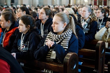 Cardinal Seán P. O'Malley gathers with the various Boston groups taking part in the 2014 March for Life at a morning Mass at the Shrine of the Sacred Heart in Washington, D.C. Jan. 22, 2014.  (Pilot photo by Gregory L. Tracy)