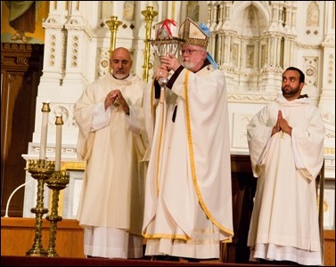 Cardinal O’Malley celebrates the evening Mass Feast of St. Padre Pio Sept. 23, 2016 at the Cathedral of the Holy Cross. Pilot photo/ Mark Labbe 