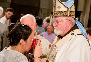 Cardinal O’Malley celebrates the evening Mass Feast of St. Padre Pio Sept. 23, 2016 at the Cathedral of the Holy Cross. Pilot photo/ Mark Labbe 